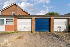 Garage in Block - click for photo gallery